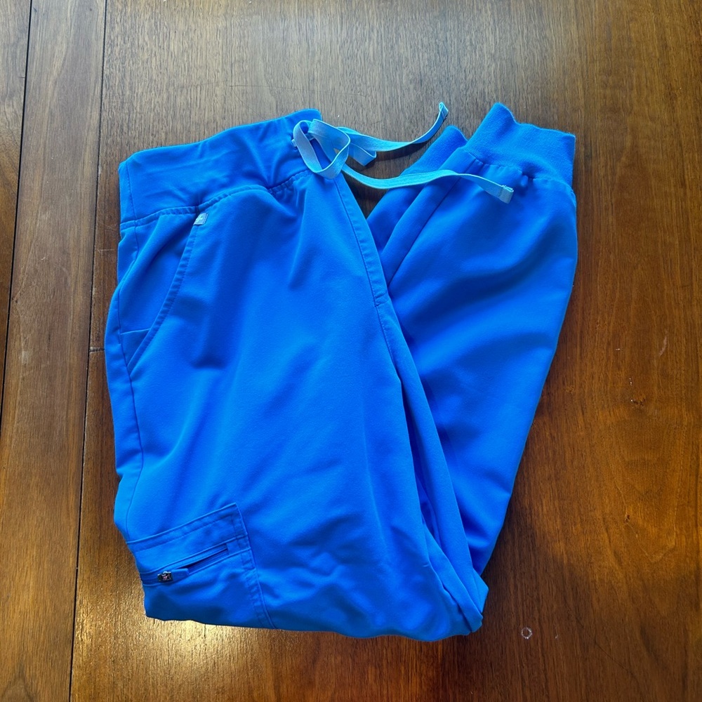 FIGS Capri Blue Zamora™ High Waisted Petite Jogger Scrub